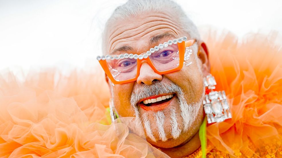 Ralf (64) aus Dortmund ist ein CSD-Veteran und kann deshalb den Vergleich zu früher ziehen. Foto: Thomas Banneyer