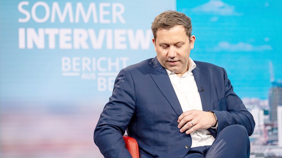 Finanzminister Klingbeil sagt: Milliardenlücke würden geschlossen. Foto: Fabian Sommer/dpa