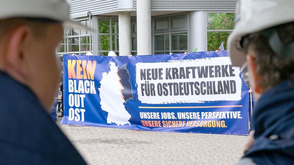 Die Gesetzespläne zum Bau neuer Gaskraftwerke sollen geändert werden - zugunsten des Nordens und Ostens. (Archivbild) Foto: Patrick Pleul