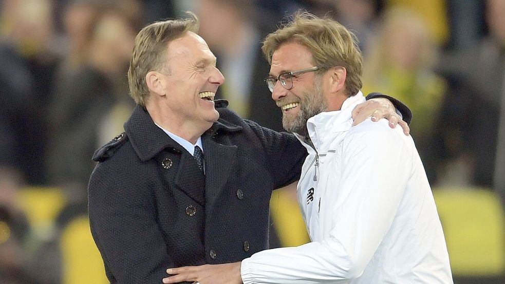 Zwei, die miteinander können: Hans-Joachim Watzke (l) und Jürgen Klopp. (Archivbild) Foto: Federico Gambarini