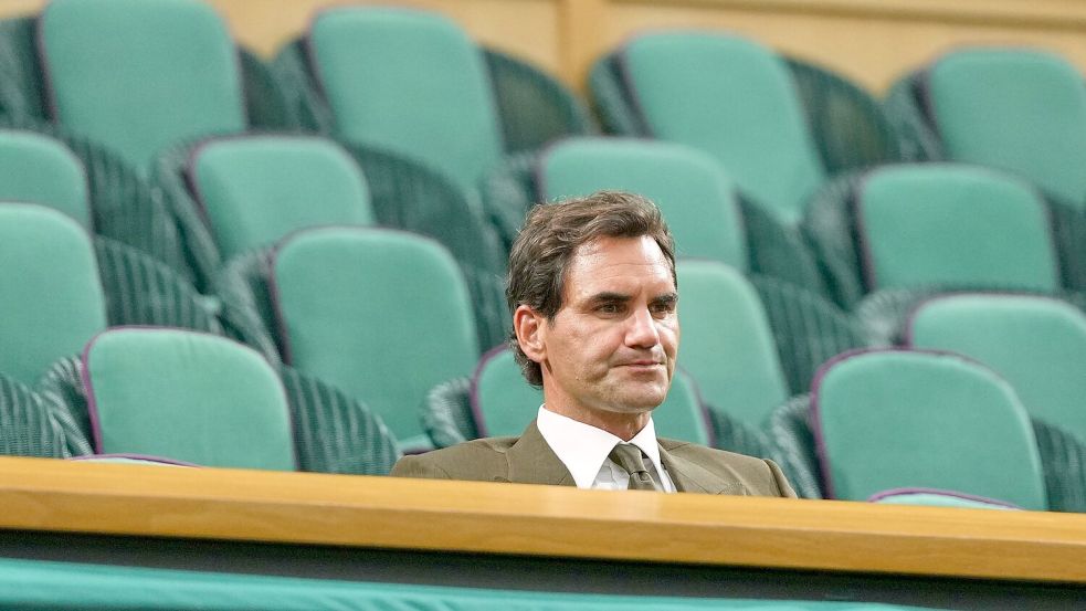 Der achtmalige Wimbledonsieger Roger Federer saß anfangs einsam in der Royal Box. Foto: Kirsty Wigglesworth