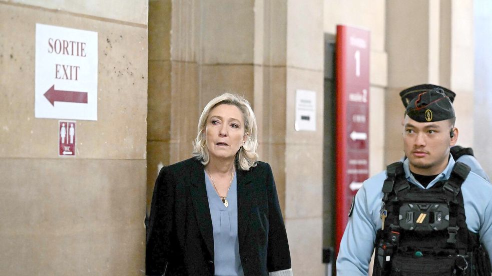 Le Pen hofft auf einen Freispruch, auch wenn dies als unwahrscheinlich gilt. (Archivbild) Foto: Bertrand Guay/AFP/dpa