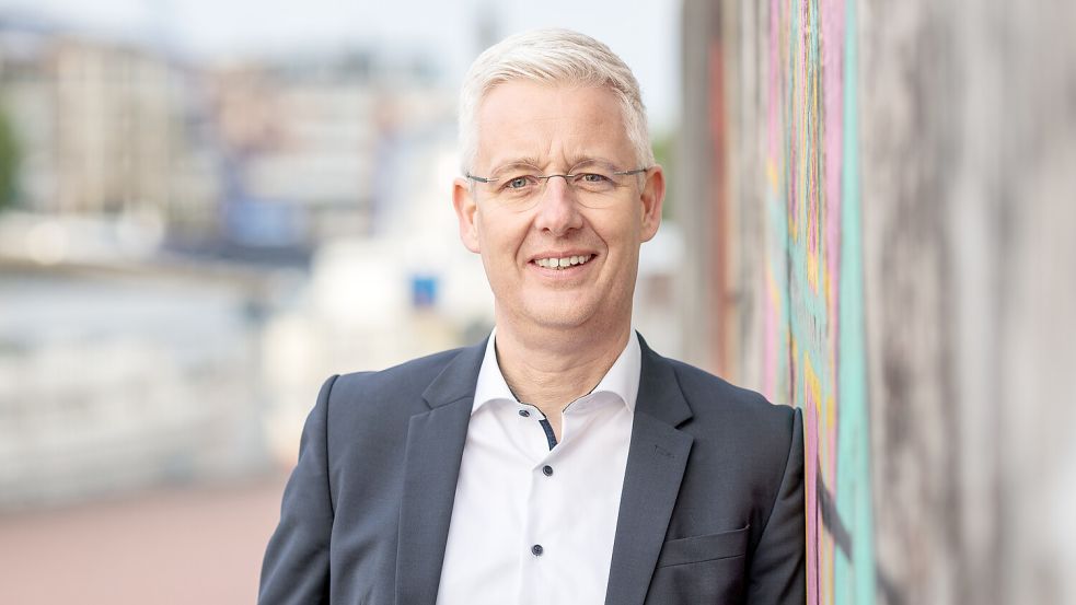 Der Leeraner Landrat Matthias Groote hat auf dem Dach seines Privathauses in Ostrhauderfehn eine PV-Anlage. Die sie nicht genehmigt, moniert die CDU im Kreistag. Foto: Akka Olthoff/Akka Fotografie