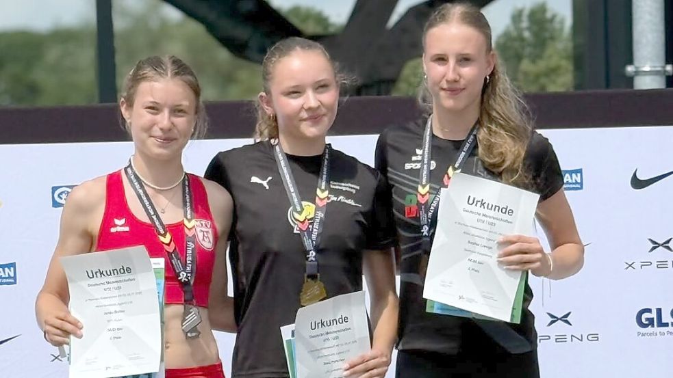 Amke Bolten (links) gewann DM-Silber hinter Anna Pantchev (Mitte). Sophie Liesigk (rechts) belegte Rang drei. Foto: Privat