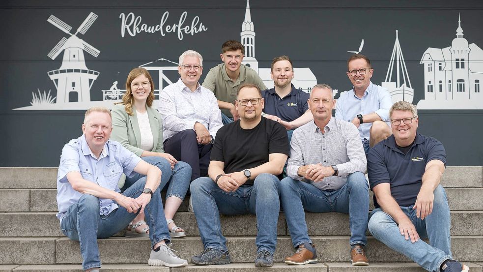 Unser Rhauderfehn ist startklar für die Wahl (von links): Eckhard Straatmann, Laura Plümer, Ralph Stellamans, Max Bron, Thomas Klüver, Hauke Haak, Karl-Heinz Schulz, Rainer Bron und Michael Behrens-Ottink. Foto: privat