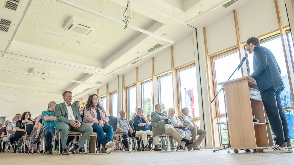 Die Gäste des Empfangs konnten den neuen Ratssaal besetzen – es war die erste Veranstaltung dort. Foto: Klaus Ortgies