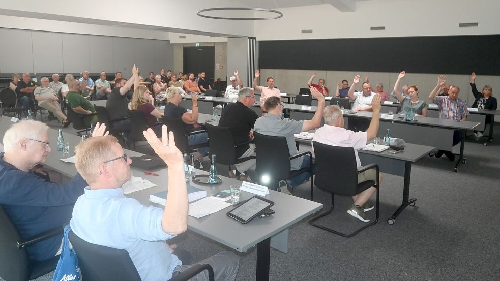 Der Gemeinderat Ostrhauderfehn befasste sich mit einem Antrag von Ratsmitglied Karsten de Freese (Fraktion UWG), der auf die Einrichtung und Vorbereitung einer Bürgerenergiegenossenschaft Ostrhauderfehn. Foto: Holger Weers