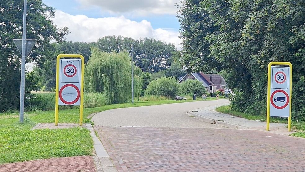 Die Mettingstraat ist für Lkw verboten. Nach Darstellung der Anwohner halten sich nicht alle daran. Foto: Tatjana Gettkowski