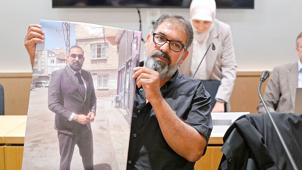 Die Angehörigen des Zugbegleiters Serkan Çalar hätten sich ein weit schärferes Urteil gewünscht. Und tatsächlich blieb das Gericht unter sienen Möglichkeiten. Foto: dpa/Uwe Anspach