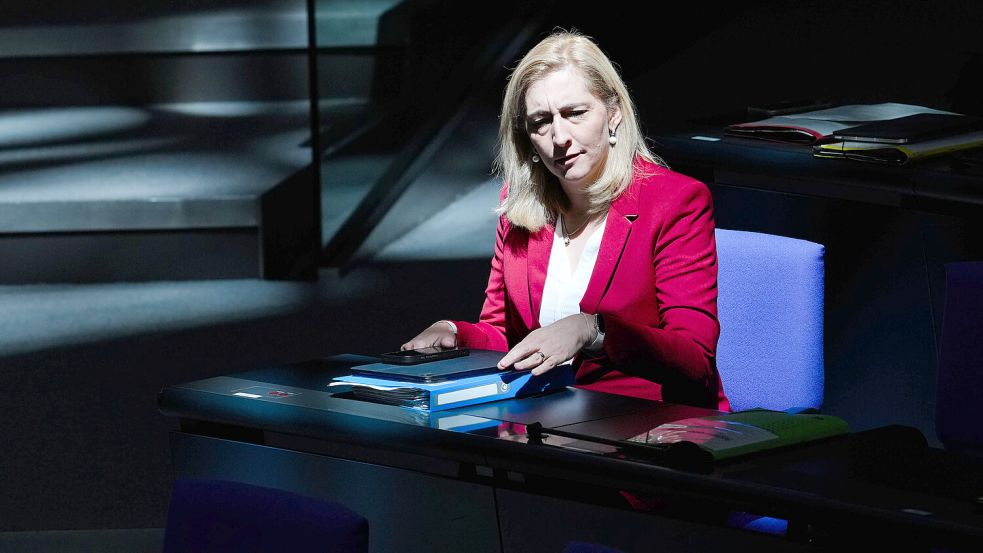 Will mit der Gesundheitsreform für stabile Beiträge sorgen: Gesundheitsministerin Nina Warken Foto: IMAGO/Political-Moments