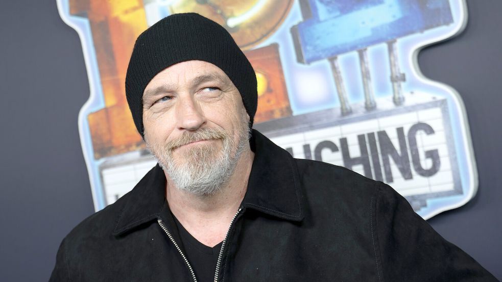Torsten Sträter ist als Comedian mit schwarzer Wollmütze bekannt – doch nun zeigt er sich nach überstandener Krebserkrankung ohne sein Markenzeichen. Foto: dpa/Sven Hoppe