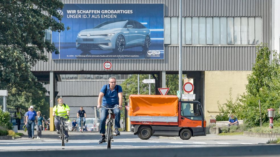 Die Autos von VW Emden sind sicherlich großartig. Aber reicht das aus, um zu bestehen? Foto: Klaus Ortgies/Archiv