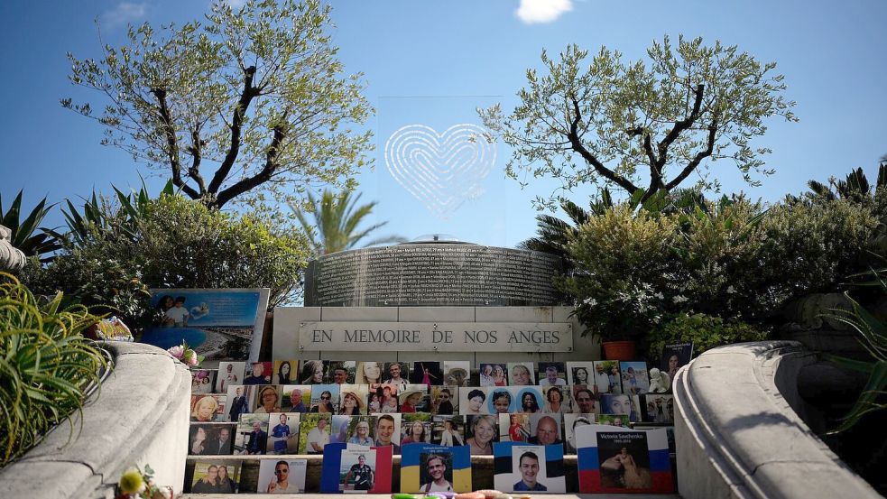 Zahlreiche Menschen verloren bei dem Anschlag in Nizza Angehörige und teils mehrere Familienmitglieder. (Archivbild) Foto: Daniel Cole/AP/dpa