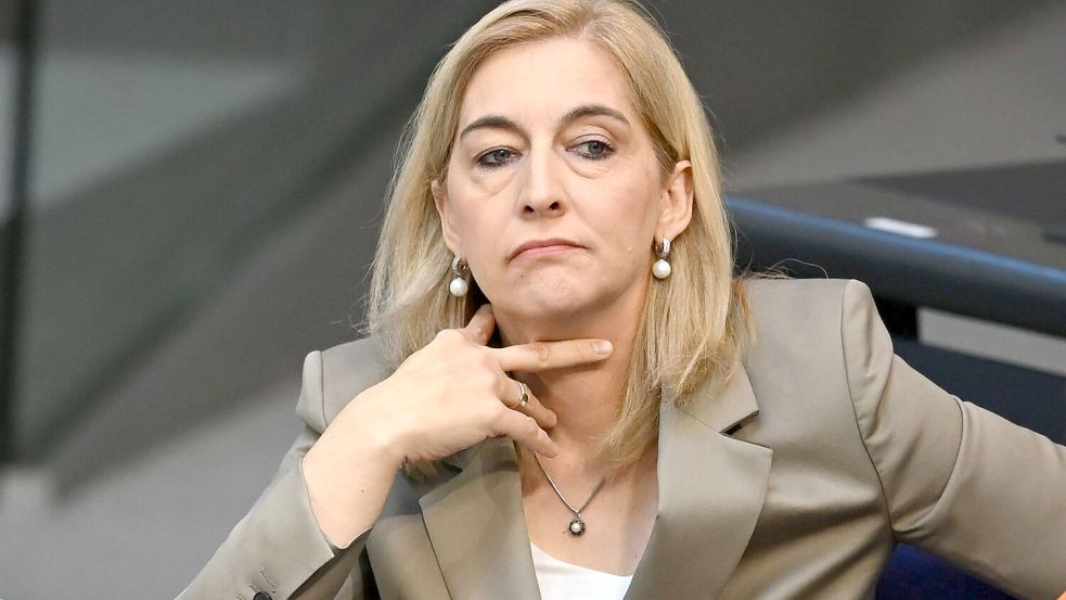 Ministerin Warken will die Pflegekassen in Milliardenhöhe entlasten. (Archivbild) Foto: Elisa Schu