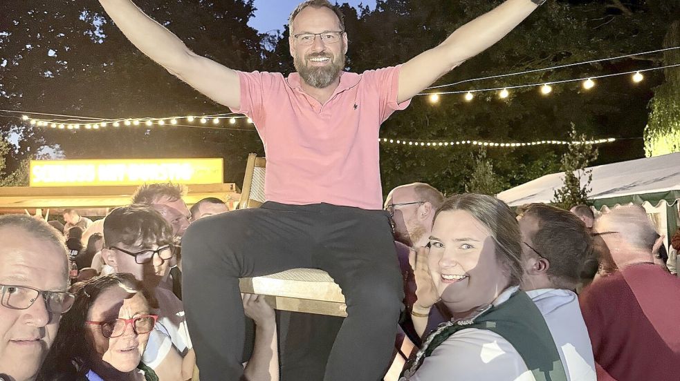 Arno Marks sicherte sich im Stechen mit 20 Ringen den Königstitel beim Schützenverein Gut Ziel Strücklingen. Foto: Mareike Plaggenborg/Schützenverein Gut Ziel Strücklingen