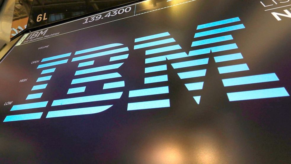 IBM machte im vergangenen Quartal ein verändertes Ausgabeverhalten der Kunden zu schaffen. (Archivbild) Foto: Richard Drew/AP/dpa