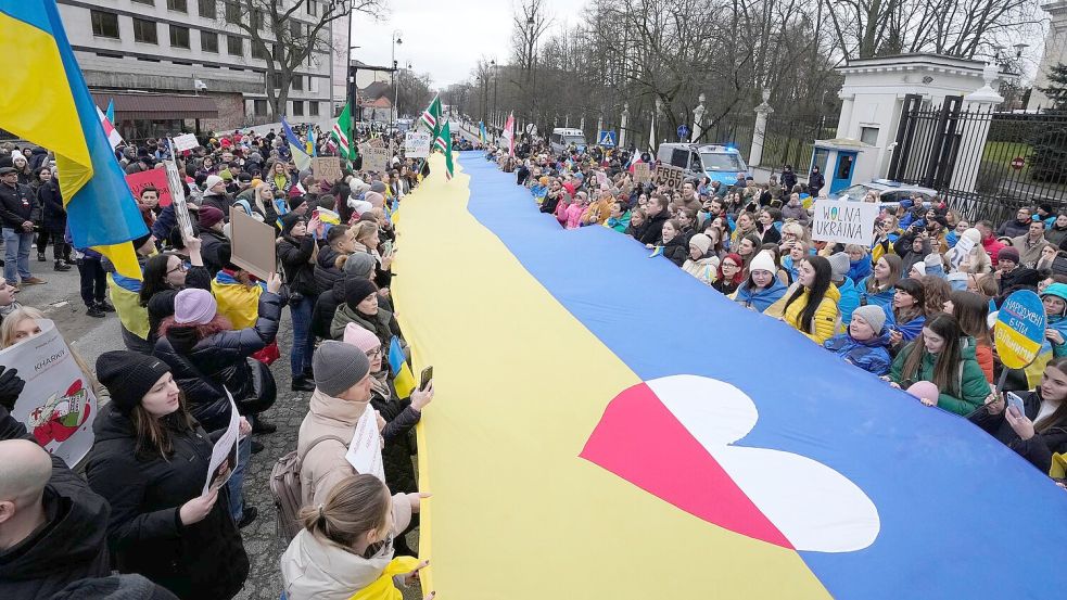 Bei vielen Polen wendet sich die Stimmung gegen die Ukrainer im Land. (Archivbild) Foto: Czarek Sokolowski/AP/dpa