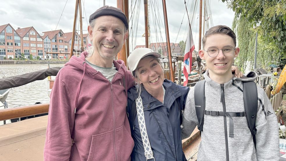 Gregor, Carmela und Janic Mangold kommen aus der Schweiz und machen Urlaub in Ostfriesland. Foto: Jonas Bothe