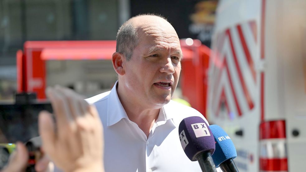 Bürgermeister Philippe Close dankte den Rettungskräften. Foto: Emile Windal