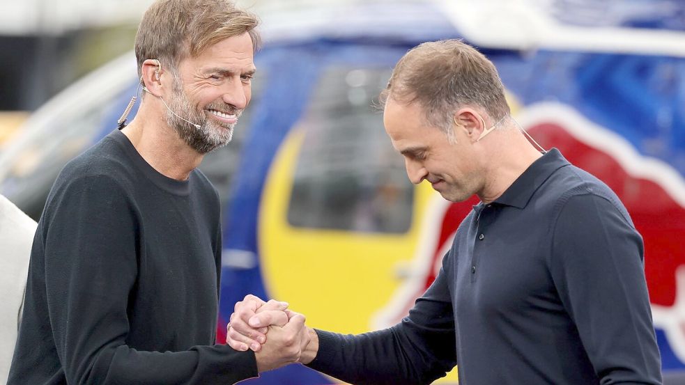 Jürgen Klopp kann nur mit Einverständnis von Red-Bull-Chef Mintzlaff (r.) Bundestrainer werden. (Archivbild) Foto: Jan Woitas