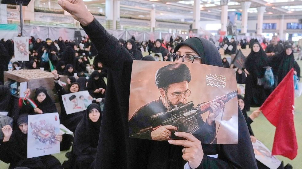 Viele Regierungsanhänger im Iran fordern Rache für den getöteten obersten Führer Ajatollah Ali Chamenei. (Archivbild) Foto: Vahid Salemi