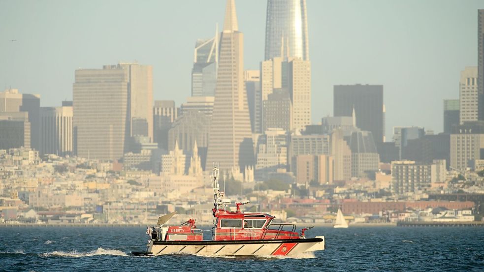 In der Bucht von San Francisco ist ein Boot gekentert. Foto: Noah Berger