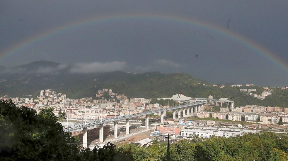 Inzwischen steht an der alten Stelle eine neue Brücke. (Archivbild) Foto: Antonio Calanni/AP/dpa