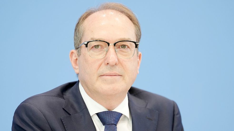 Bundesinnenminister Alexander Dobrindt (CSU) verkündete vergangenes Jahr Vereinbarungen mit Italien und Griechenland. (Archivbild) Foto: Kay Nietfeld/dpa
