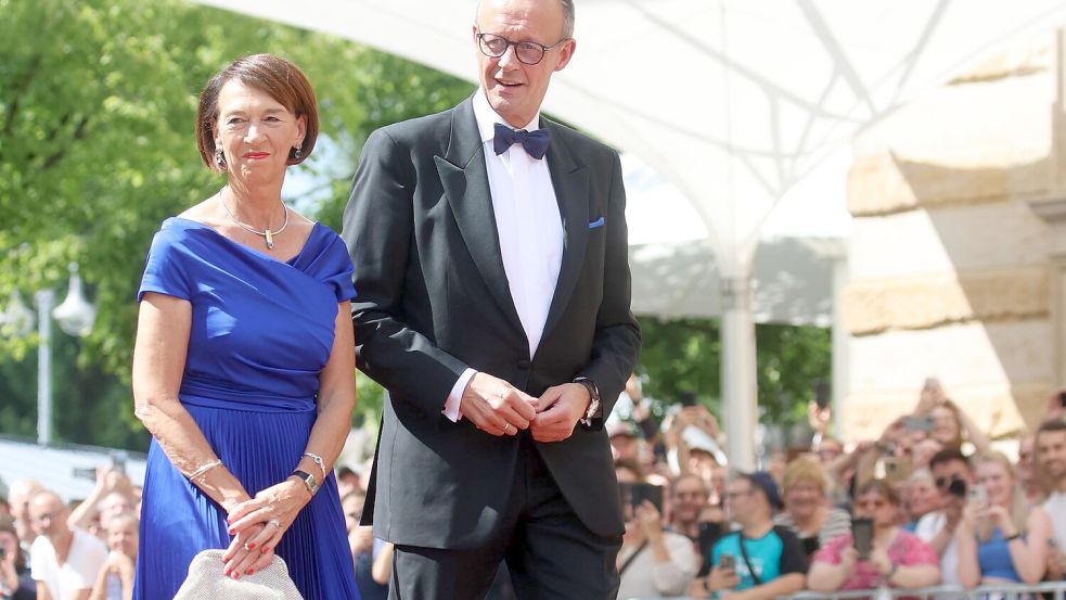 Merz und seine Frau waren im vergangenen Jahr dabei - und der Kanzler kommt erneut nach Bayreuth (Archivbild) Foto: Karl-Josef Hildenbrand