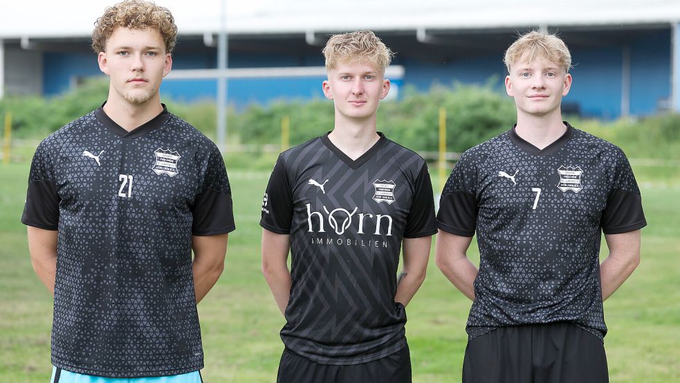 Bei den Neuzugängen setzt Larrelt vor allem auf junge Spieler. Von links: Bastian Lange, Marlon Seewald und Ole Hoogestraat. Foto: Jens Doden/Emden