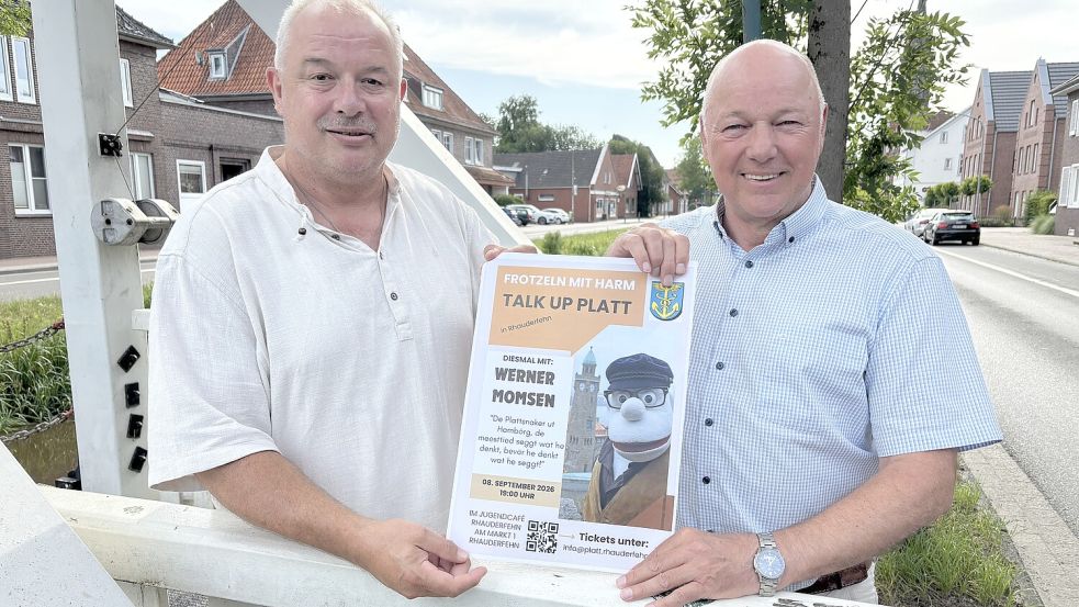 Harm Evers (rechts), Plattdeutschbeauftragter der Gemeinde Rhauderfehn, und Artur Reents, Plattdeutschbeauftragter des Landkreises Leer, laden zusammen mit dem Seniorenbeirat Rhauderfehn und der Gemeinde Rhauderfehn zum Talk up Platt mit Puppenspieler Detlef Wutschik alias Werner Momsen ein. Foto: Carsten Ammermann