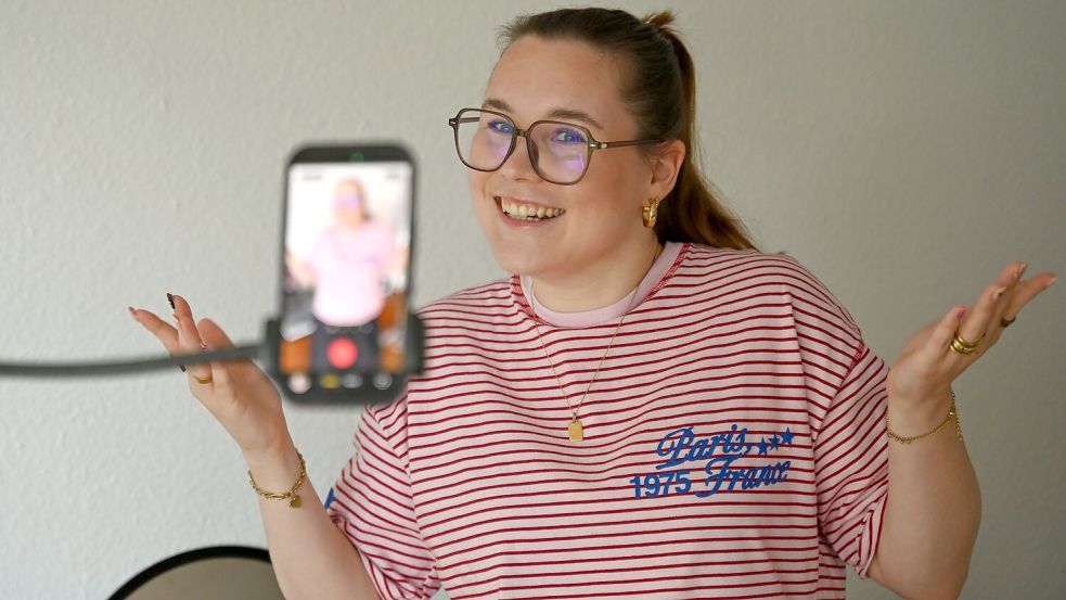 Angefangen hat Sarah Fabians UGC-Karriere mit Videoideen auf ihren eigenen Instagram- und TikTok-Kanälen. Foto: Lea Winkler/dpa