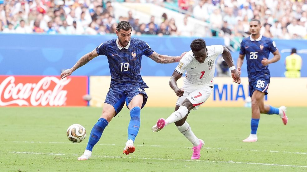 Bukayo Saka (M) erzielte drei Treffer für England. Foto: Martin Rickett