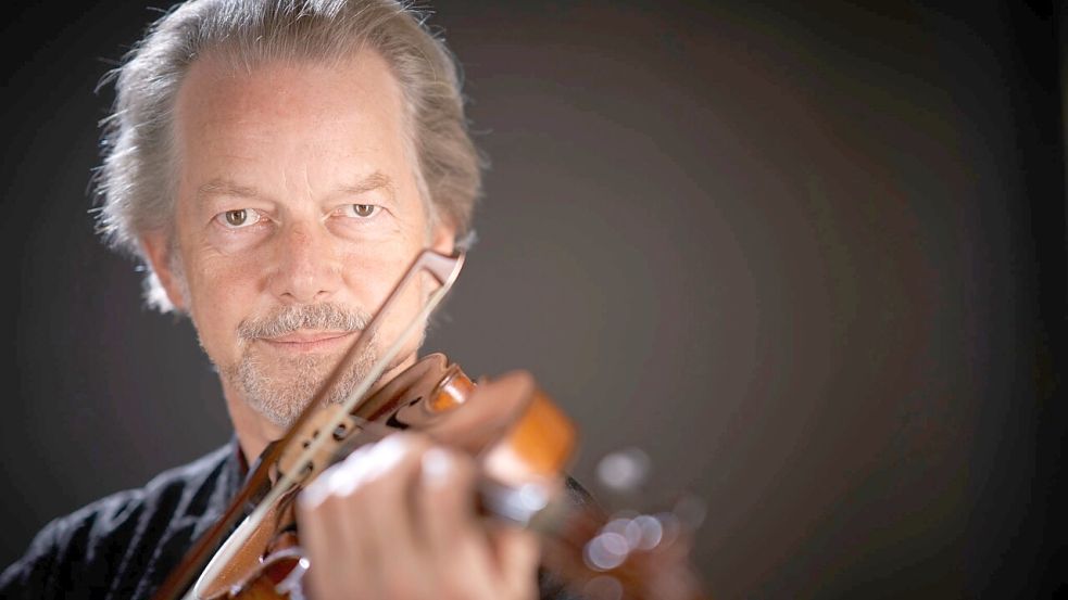 Ingolf Turban spielt in der Kirche in Backemoor. Foto: Musikalischer Sommer/privat