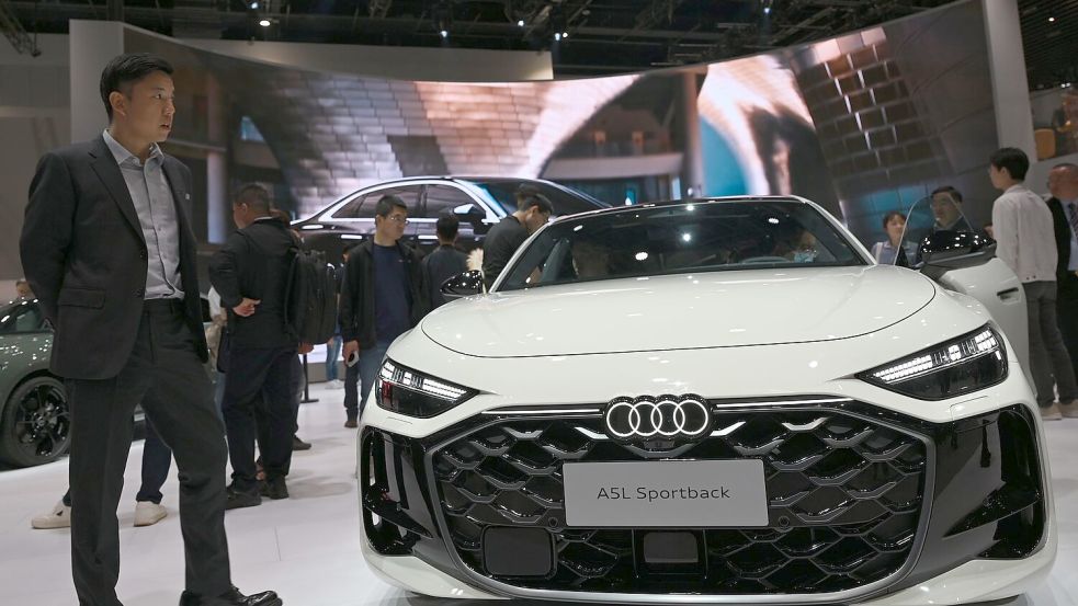 Verband sieht negative Auswirkungen durch Luxussteuer für deutsche Autobauer in China. (Archivbild) Foto: Johannes Neudecker/dpa