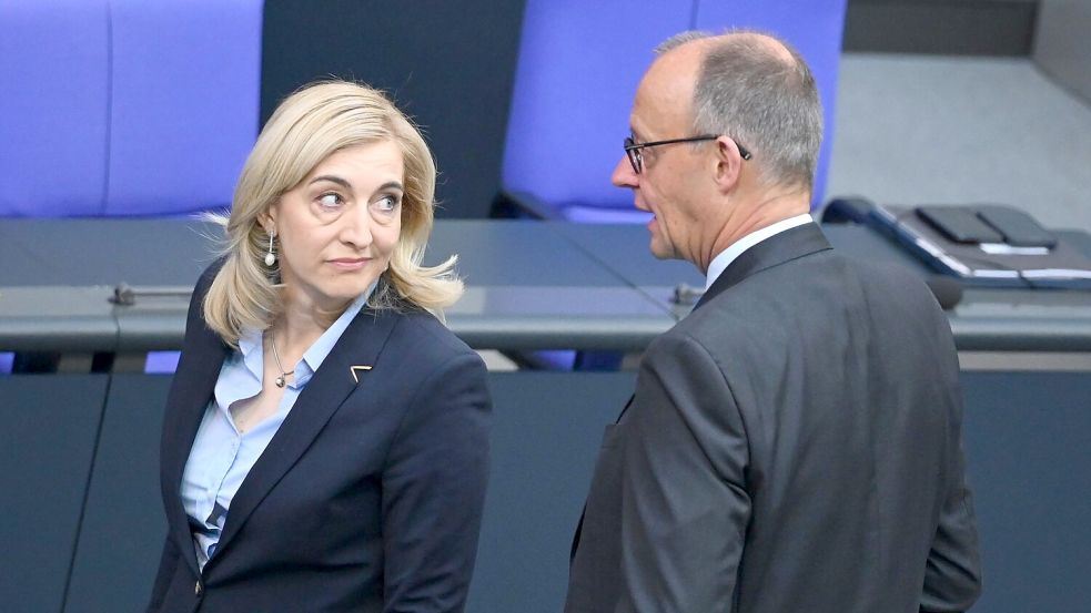 Kanzler Merz hält den Krankenstand in Firmen für zu hoch. (Archivbild) Foto: Elisa Schu
