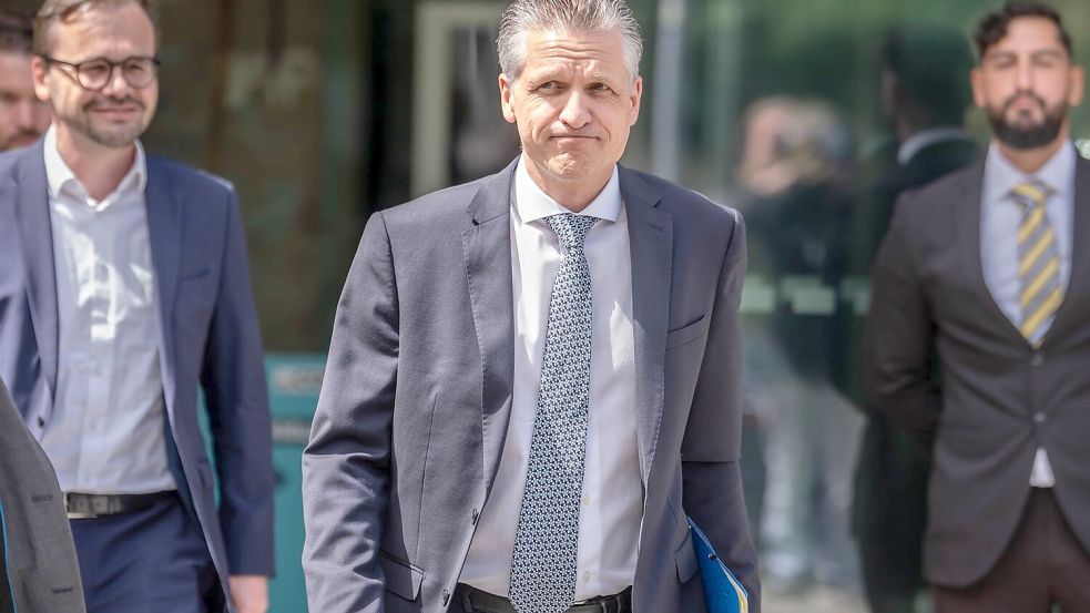 Kanzleramtschef Thorsten Frei sah nicht glücklich aus, als er das Konrad-Adenauer-Haus nach der Präsidiumssitzung verließ. Foto: Michael Kappeler/dpa