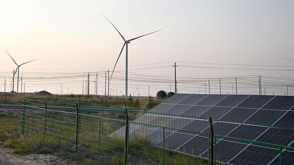 Strom aus Sonnen- und Windkraft hat gegenüber Kohle einen geringeren Anteil in Chinas Stromnetz. (Symbolbild) Foto: Johannes Neudecker/dpa