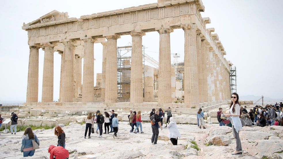 Noch ist nicht bekannt, warum ein Touristenpaar an der Akropolis angegriffen wurde. (Archivbild) Foto: Laurent Gillieron/Keystone/dpa