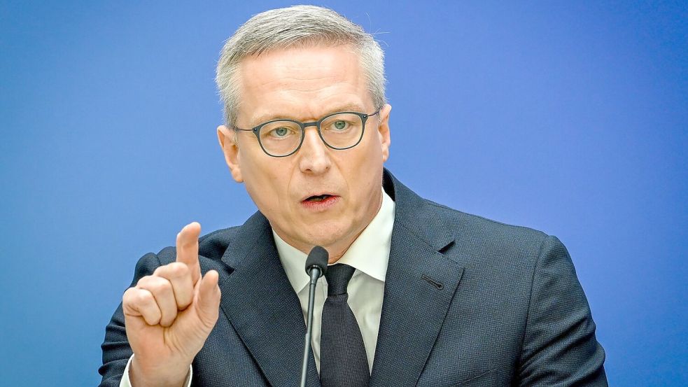 Der Ausbau der Rechenzentren für KI-Anwendungen geht ihm nicht schnell genug. (Archivbild) Foto: Soeren Stache/dpa