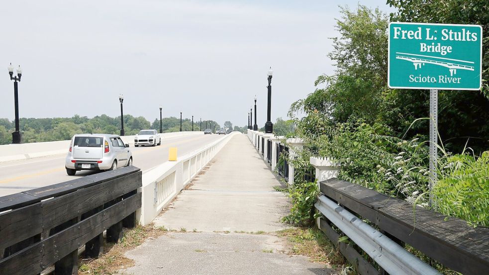 Ein vorbeifahrender Autofahrer entdeckte ein „sichtlich verzweifeltes“ Kind an einer Fernstraße in der Nähe des Flusses. Foto: Jay LaPrete