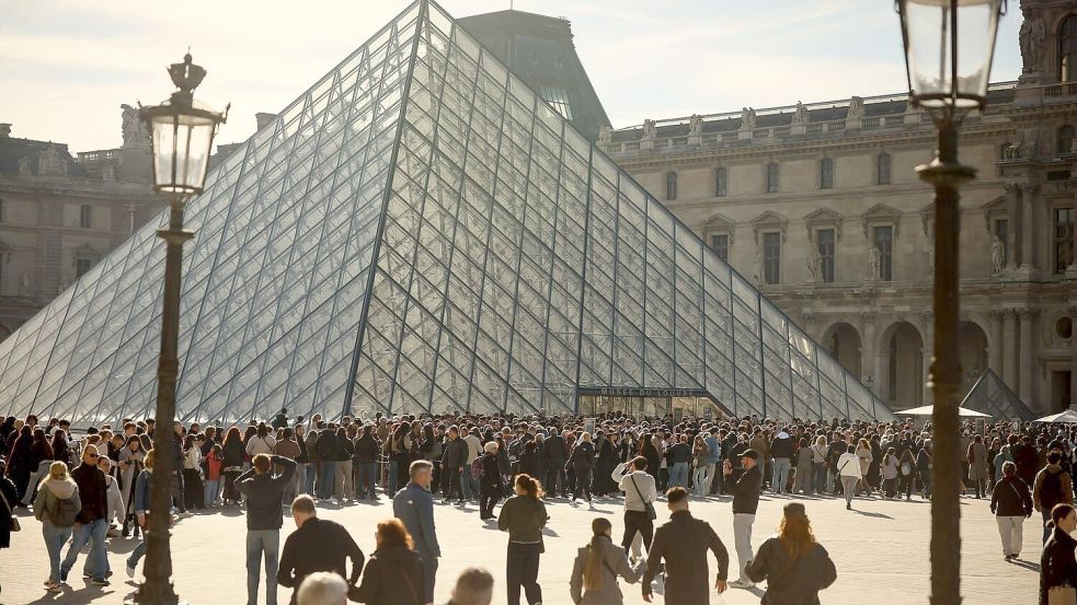 Der Louvre öffnet die Galerie d’Apollon ohne Ausstellungsobjekte. (Archivbild) Foto: Thomas Padilla/AP/dpa