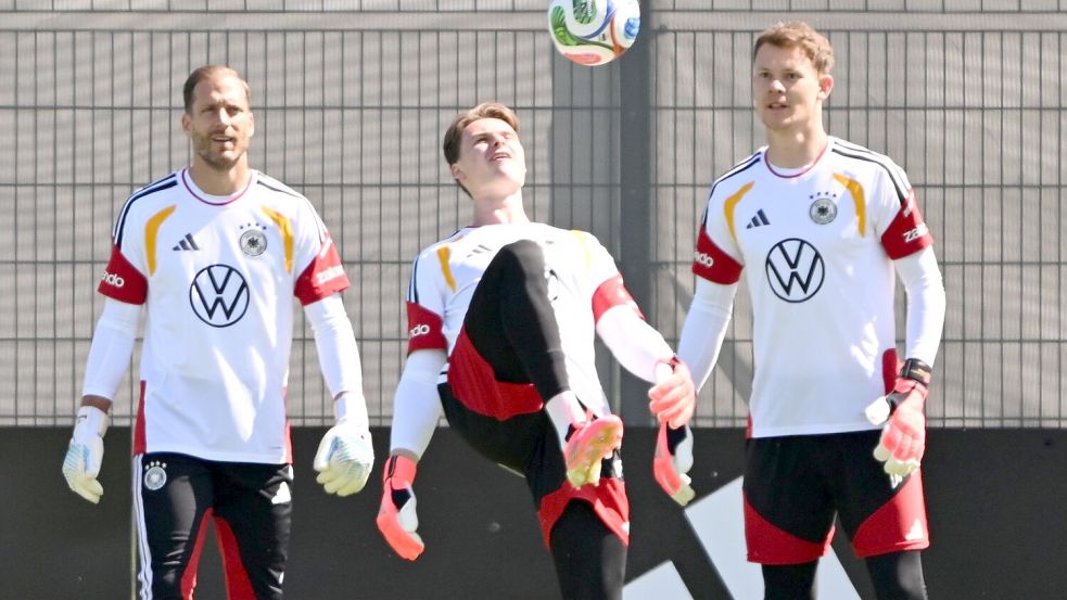 Die Torwartfrage wird Klopp schnell gestellt werden. (Archivbild) Foto: Federico Gambarini/dpa