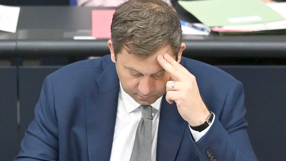Kann Lars Klingbeil sein Versprechen einlösen und alle entlasten, „die den Laden jeden Tag am Laufen halten“? Bisher sieht es nicht so aus. Foto: dpa/Elisa Schu