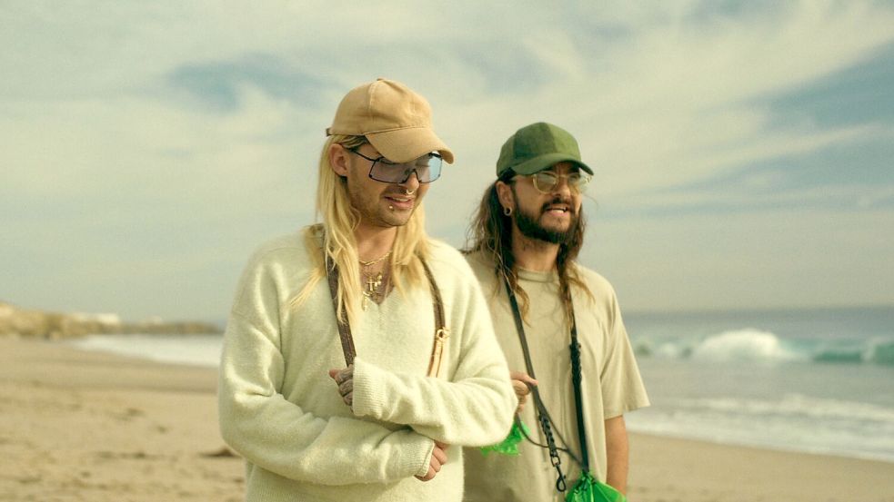 Bill Kaulitz und Tom Kaulitz in der ersten Folge der neuen Staffel der Netflix-Serie „Kaulitz & Kaulitz“. Foto: Netflix/dpa