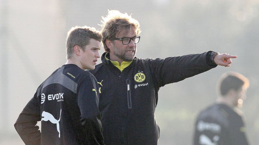 Zwei alte Bekannte: Sven Bender (l) und Jürgen Klopp. (Archivbild) Foto: Kevin Kurek
