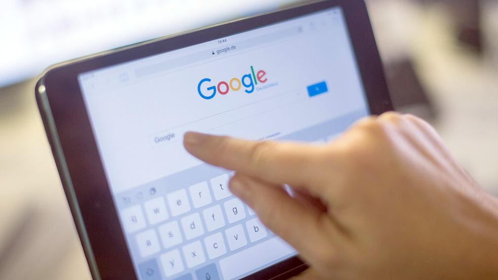 Google fördert konzerneigene Treffer in seiner Suchmaschine und versteckt die der Konkurrenz, so der Vorwurf der EU. Foto: dpa/Lukas Schulze
