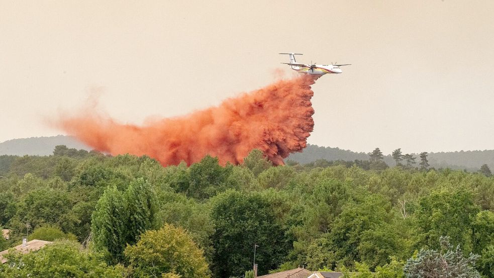 Die Löschflugzeuge spielen bei der Bekämpfung der Waldbrände in Frankreich eine zentrale Rolle. Foto: Caroline Blumberg