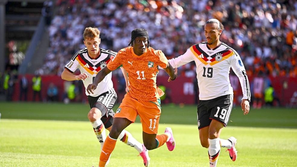 Joshua Kimmich (l.) wird weiter für die Nationalmannschaft spielen. Doch was wird aus Leroy Sané (r.)? (Archivbild) Foto: Tom Weller/dpa