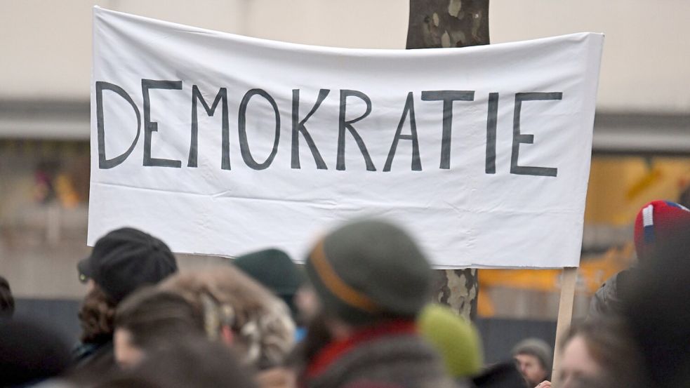 Zwei von drei Befragten sorgen sich um die Demokratie. (Symbolbild) Foto: Federico Gambarini